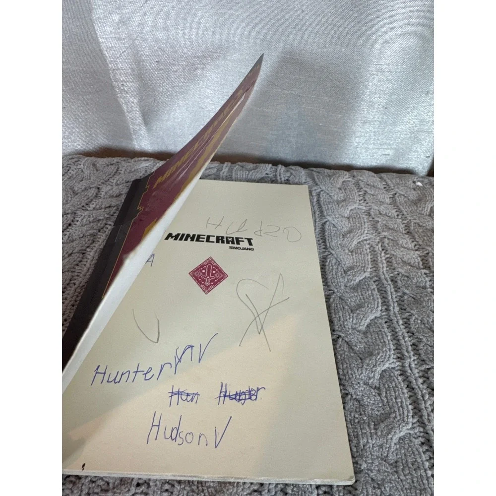 Minecraft Essential Handbook‎ Combat Handbook and The Lost Journals Book Set